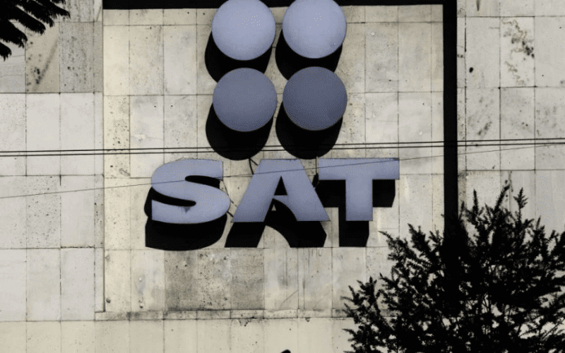 SAT le quita permisos a más de 100 ONG para recibir donativos