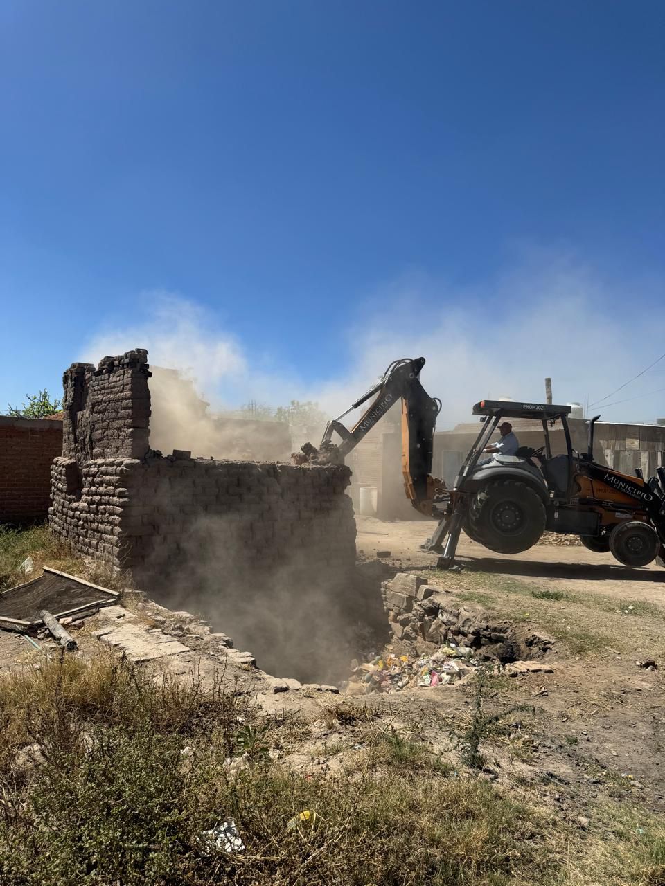 Derriban cuatro ladrilleras por afectar el medio ambiente