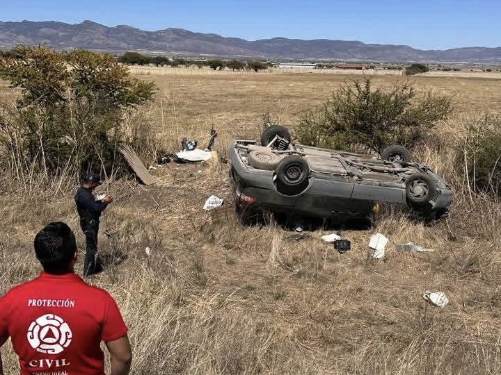 Suman dos muertos tras volcadura en la “carretera de la muerte”