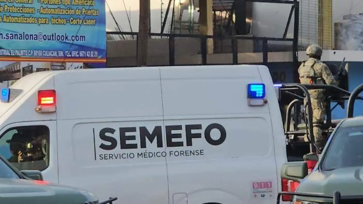 Abandonan cuerpo de un hombre asesinado afuera de funeraria en Mocorito, Sinaloa.