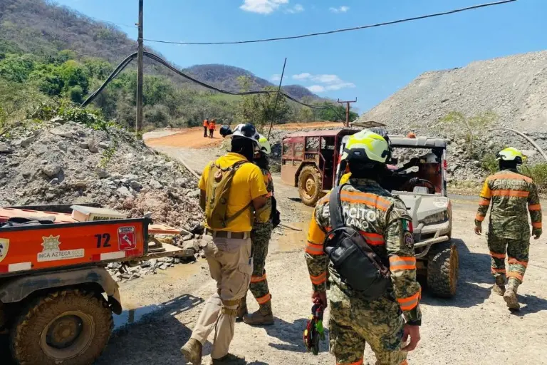 Cuatro mineros llevan casi 4 días atrapados en la mina de El Rosario, Sinaloa