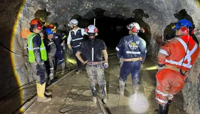 Rescatan con vida a segundo minero tras 13 días atrapado en mina de Rosario