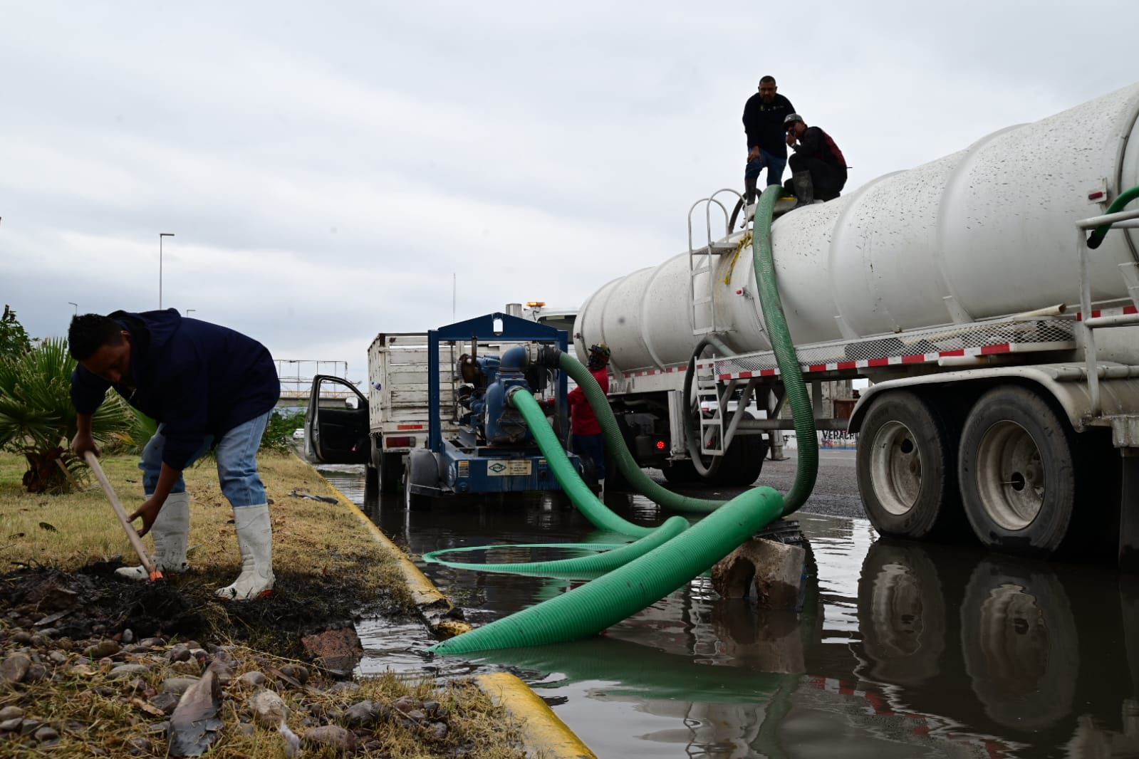 Granizada colapsa vialidades en Gómez Palacio; activan operativo emergente