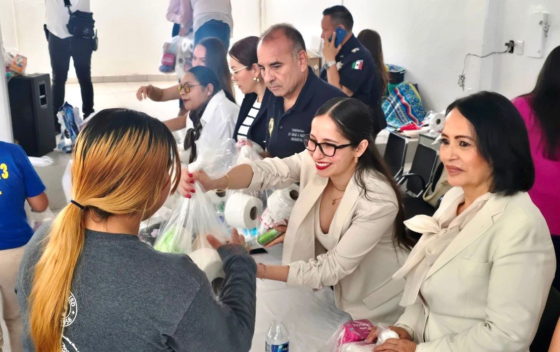 Entregan kits de higiene a mujeres privadas de la libertad en Durango