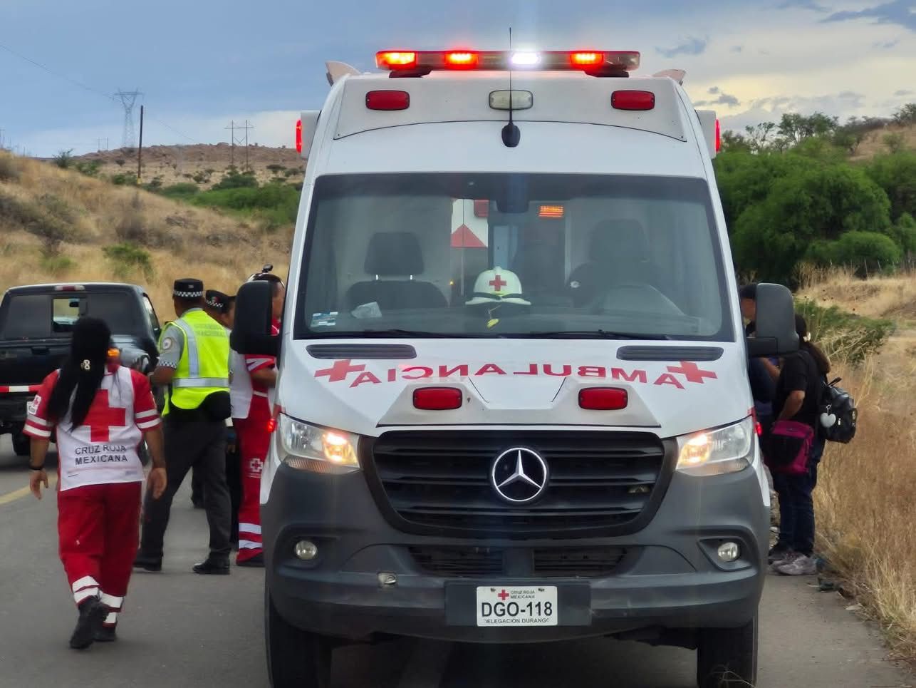 Niña muere y nueve personas resultan heridas tras volcadura en El Mezquital