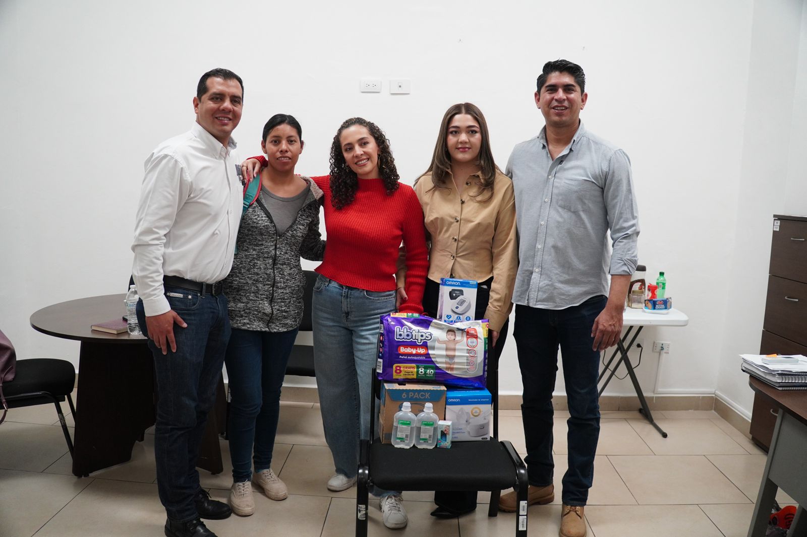 Regidores del PRI apoyan a niño de 4 años con insumos médicos