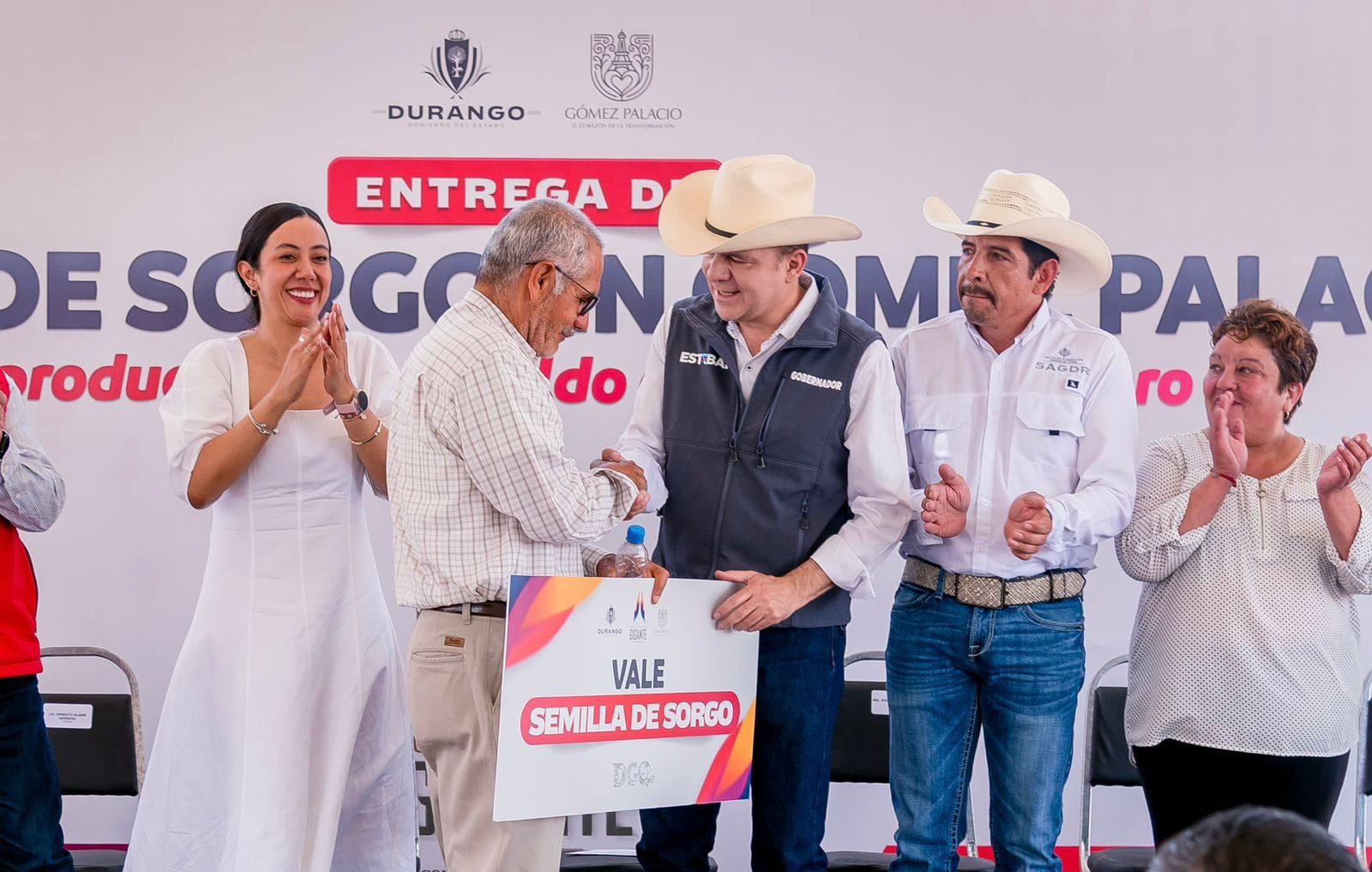 Se realizó una entrega de semilla de sorgo en Gómez Palacio