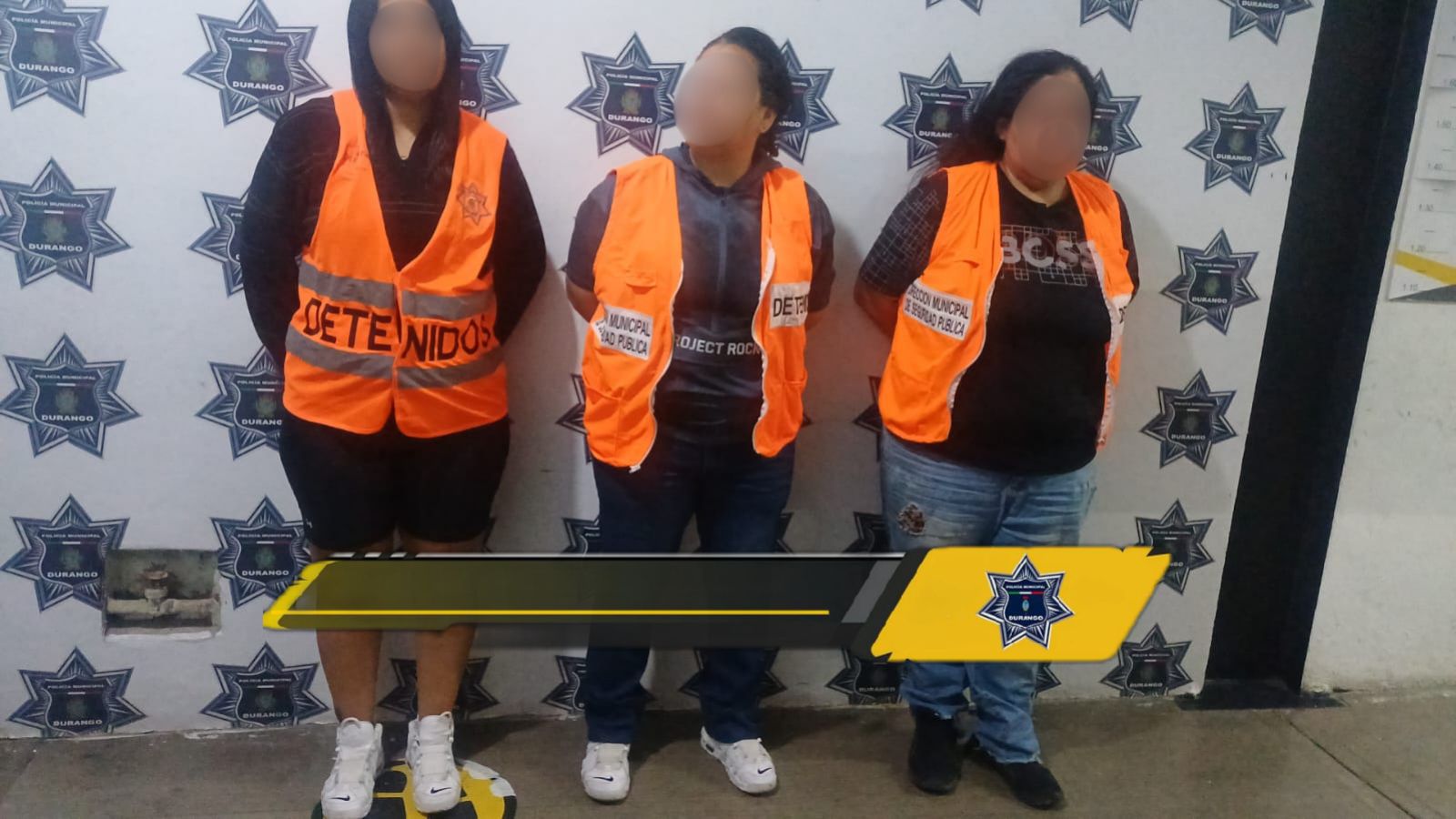 Detienen a tres mujeres tras riña en estacionamiento de Prolongación Pino Suárez