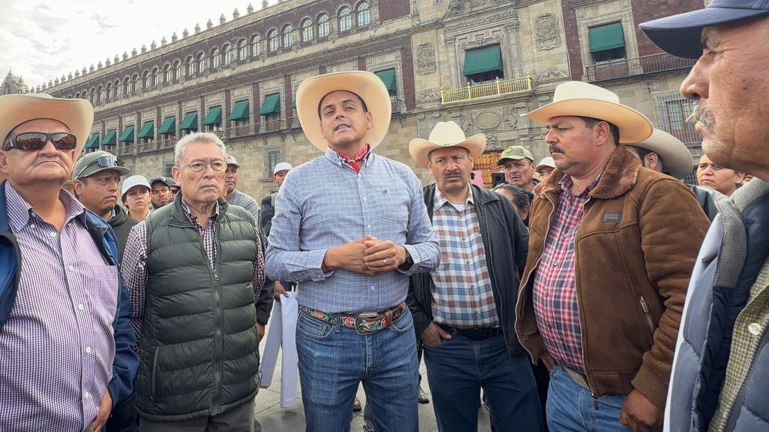 Campesinos protestan en Palacio Nacional por fallas en acopio de frijol y maíz