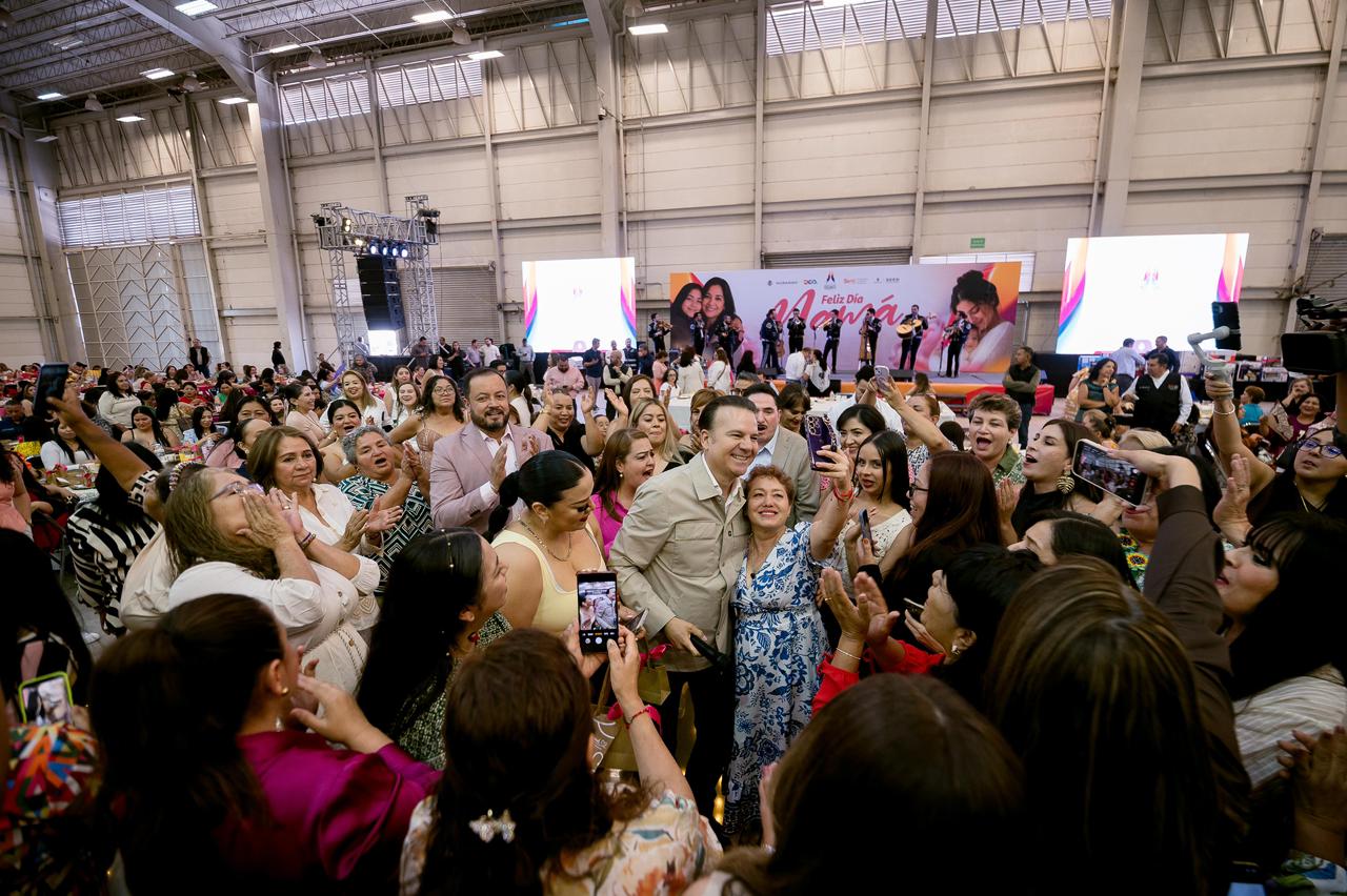 Gobernador Esteban Villegas celebra a madres trabajadoras de la educación