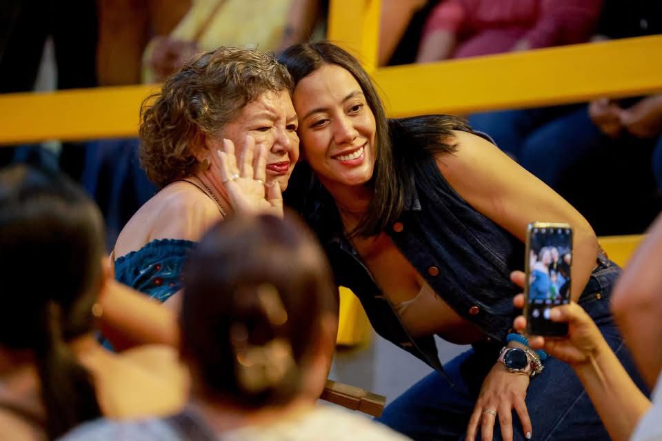 Miles de mamás llenaron el Palenque y cantaron junto a La Firma en Gómez Palacio