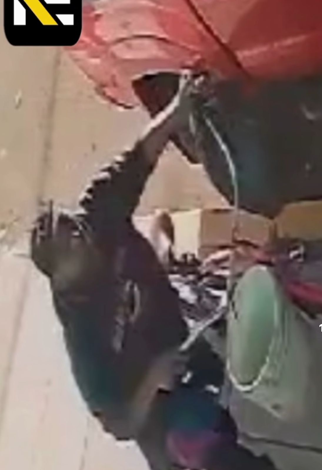 Se hace pasar por lava carros, y roba autopartes