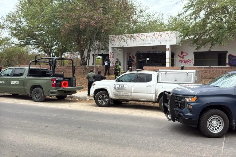 Encuentran dos hombres asesinados y en descomposición dentro de oficinas abandonadas en Culiacán