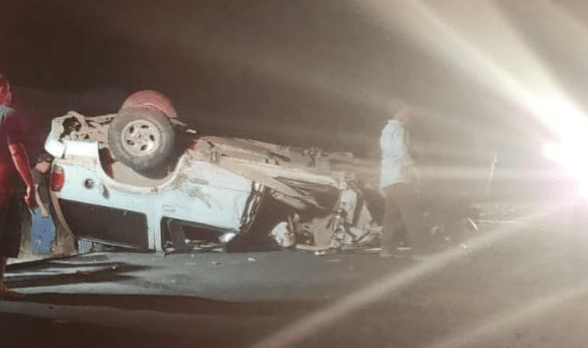 Dos lesionados tras volcadura en carretera a Santiago Papasquiaro