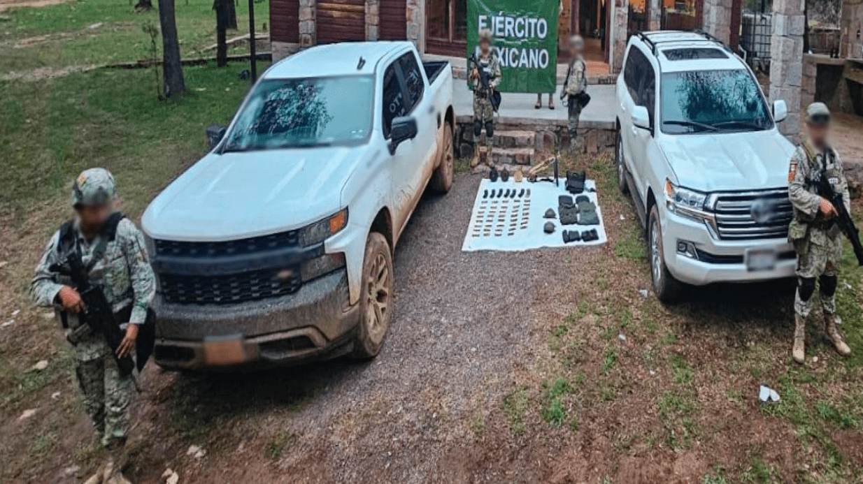 Aseguran vehículos blindados, armas y más de mil cartuchos en operativo militar en Durango