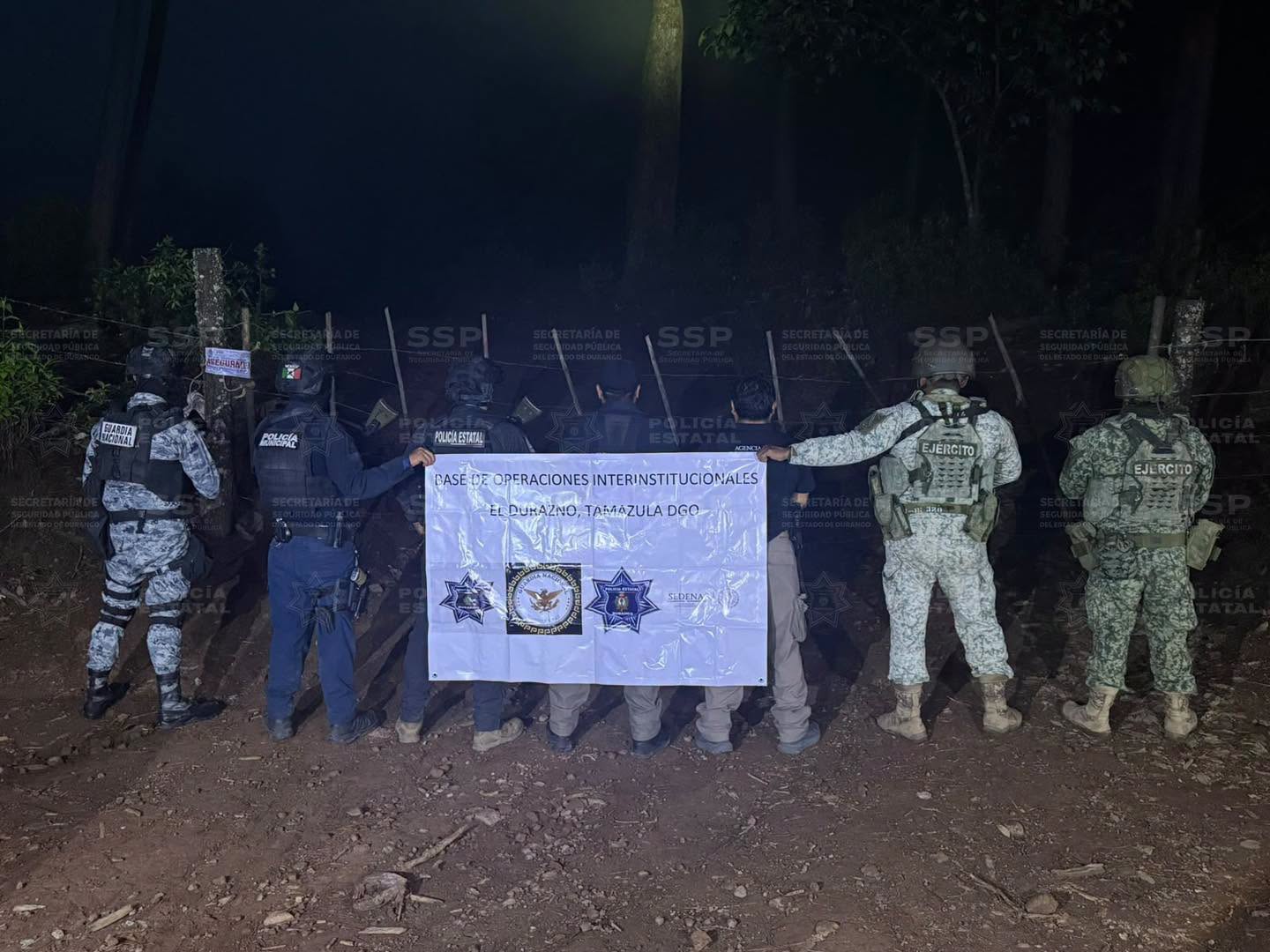Aseguran explosivos, un fusil Barret y vehículos en cateo realizado en Tamazula