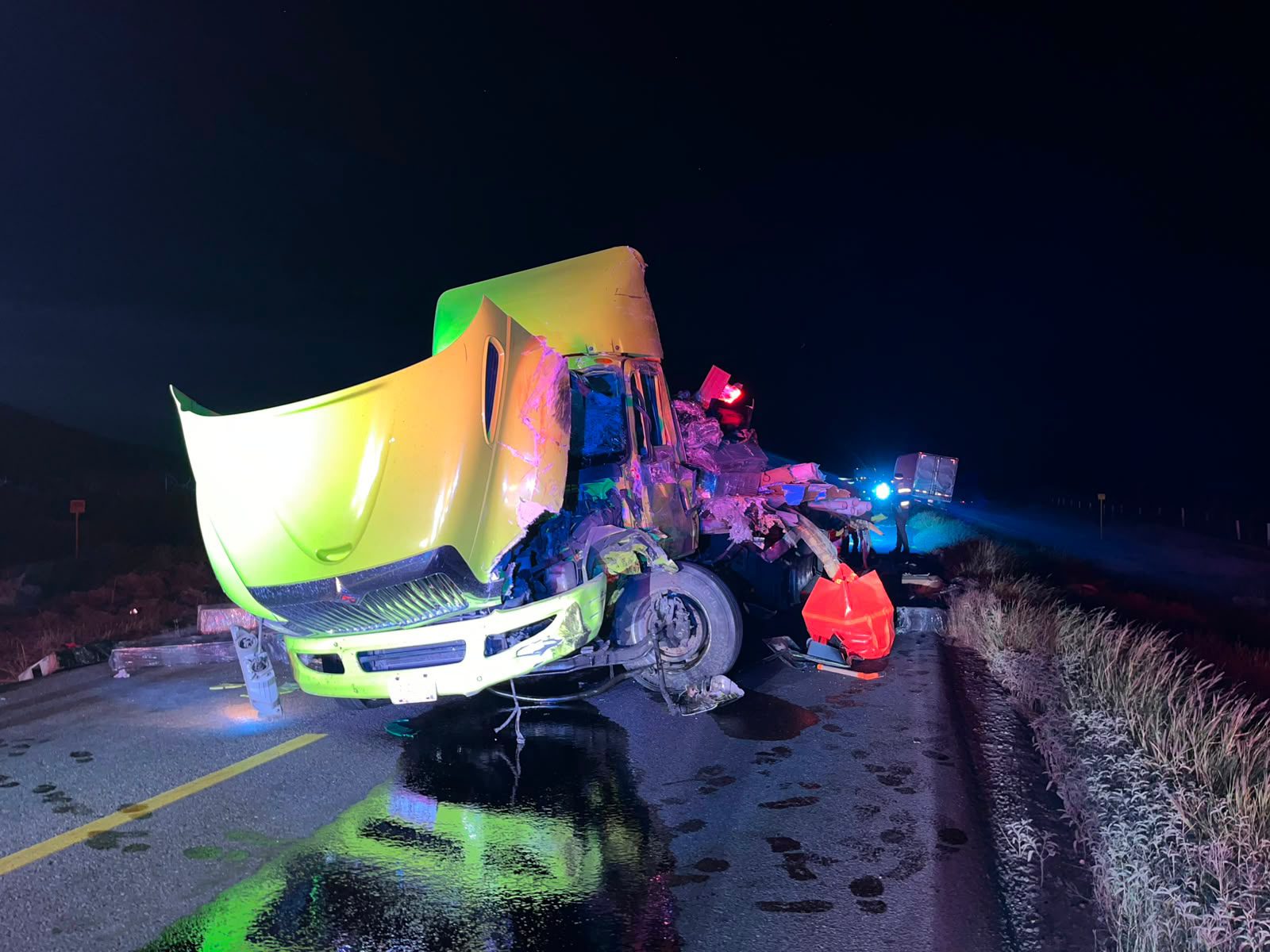 Muere conductor de tráiler tras choque frontal de unidades en Cuencamé