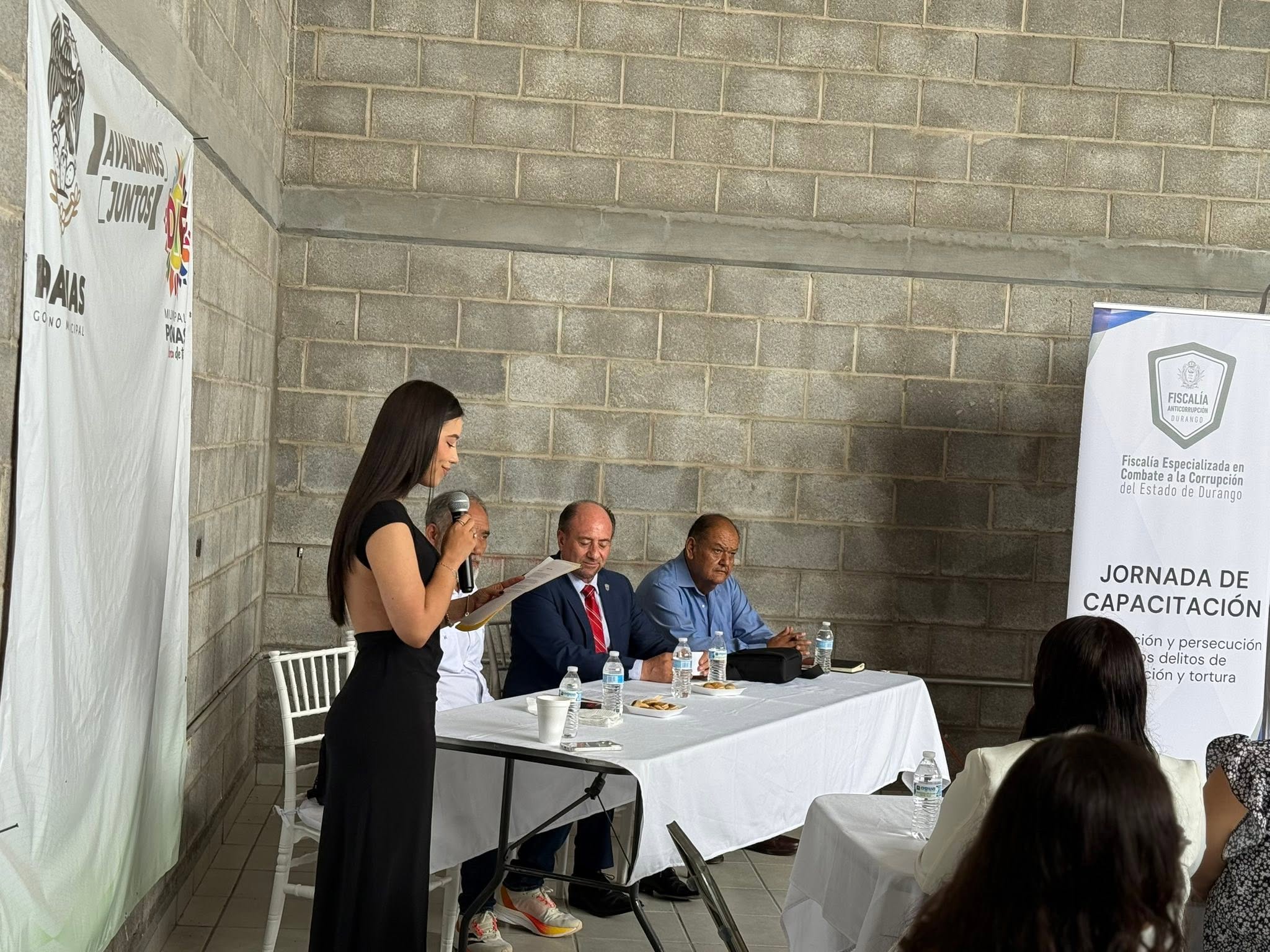 Capacitan a servidores públicos de Poanas en combate a la corrupción
