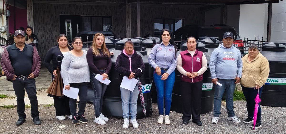 Entregan tinacos a familias de La Ciudad