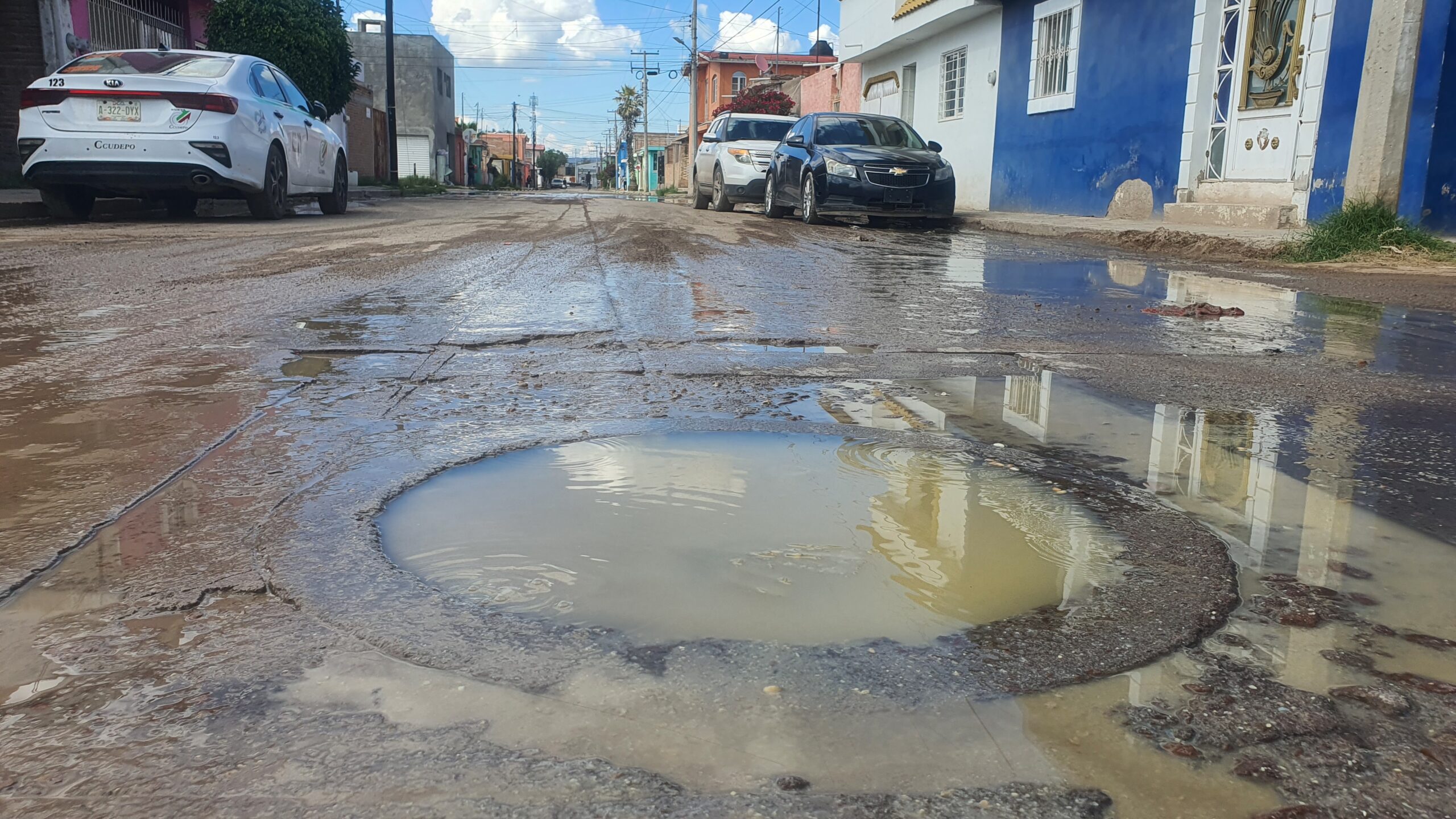 Aguas negras recorren seis cuadras en la Isabel Almanza